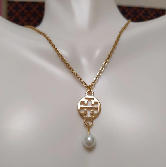 Tory Burch Logo Charm Pearl Pendant Necklace New - Picture 2 of 5